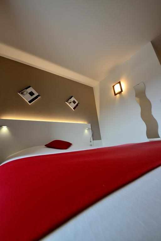 The Originals City, Loval, Brest